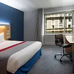 Holiday Inn Express Paris-Canal De La Villette