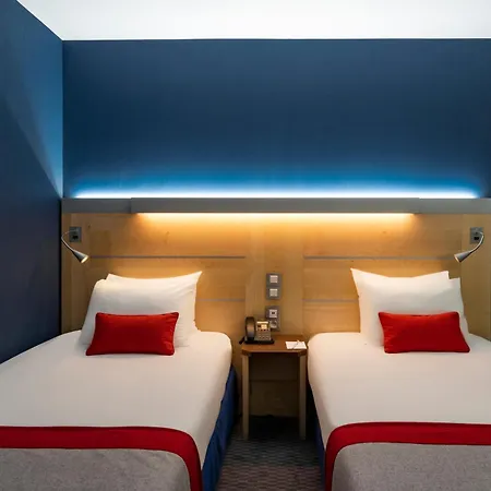 Express Paris-canal De La By Ihg Hotel Parigi
