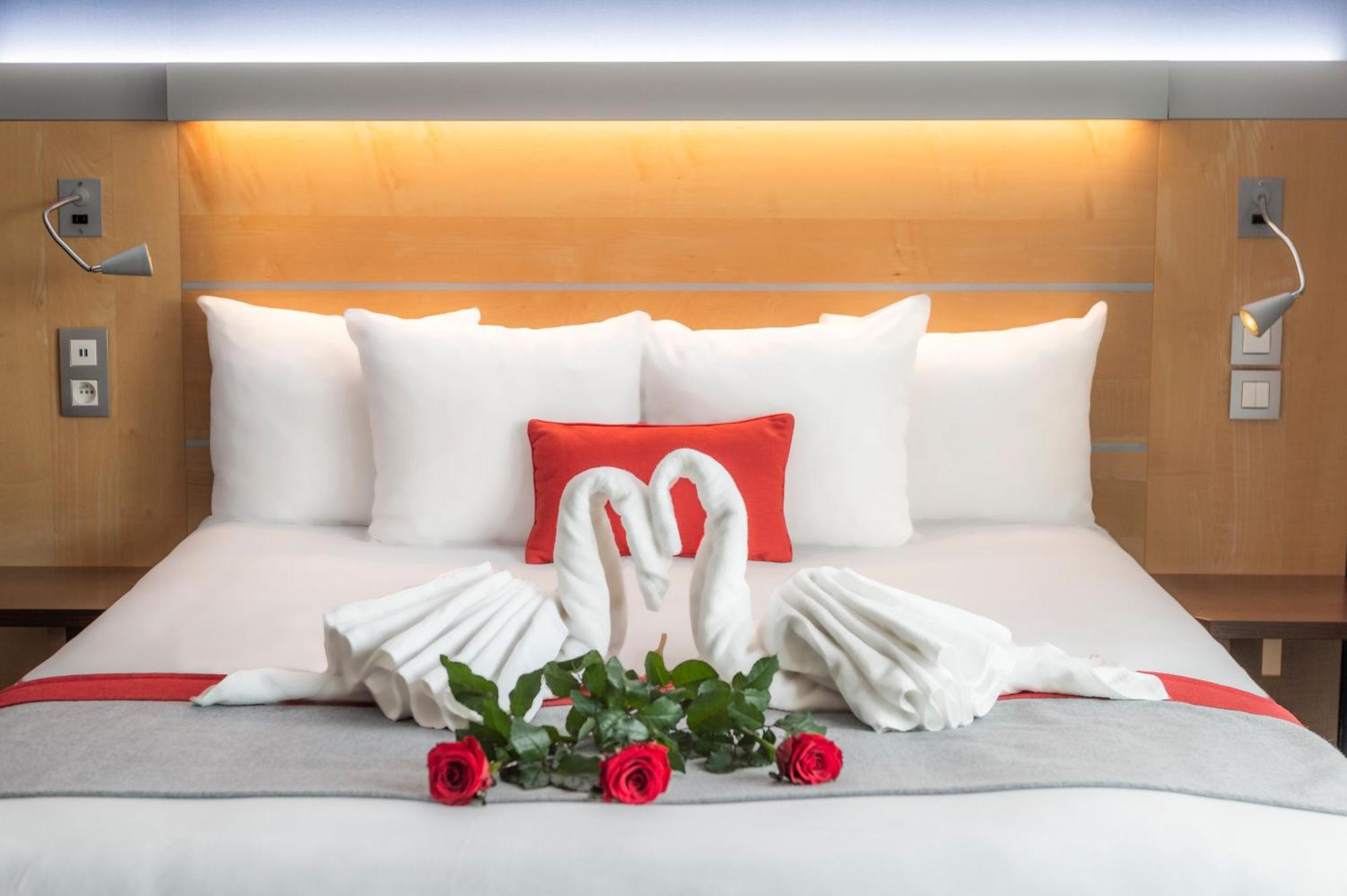 Express Paris-canal De La By Ihg 3*